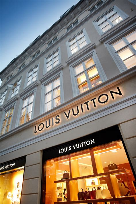 negozio louis vuitton a avignone in francia|Louis Vuitton boutique.